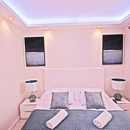 Apartment First Line Luxury Penthouse, Puerto Banus, Marbella