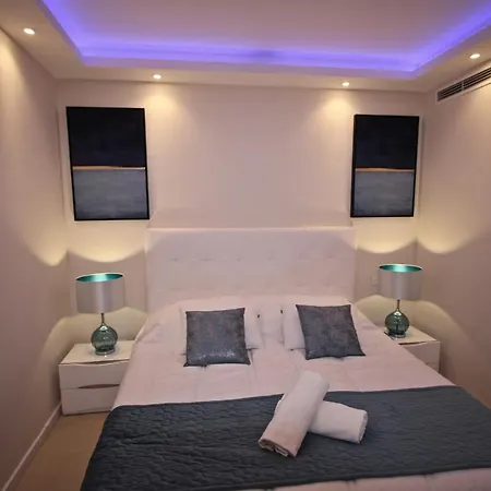 First Line Luxury Penthouse, Puerto Banus, Apartment
